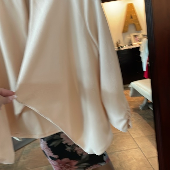 Gorgeous, crêpe style cropped Balzer - Picture 6 of 10